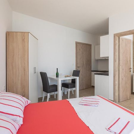Absolute Beach Holidays Apartment Dugi Rat Luaran gambar
