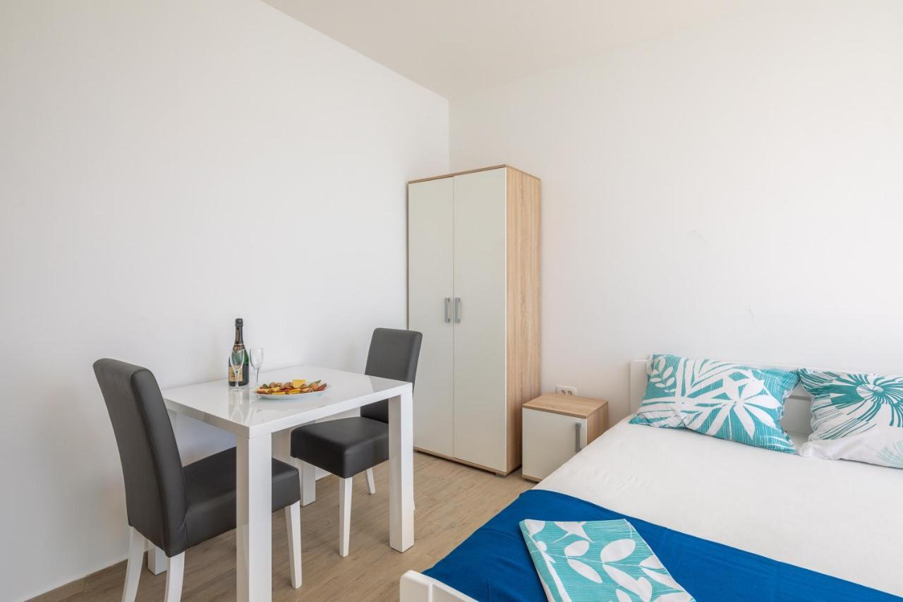 Absolute Beach Holidays Apartment Dugi Rat Luaran gambar